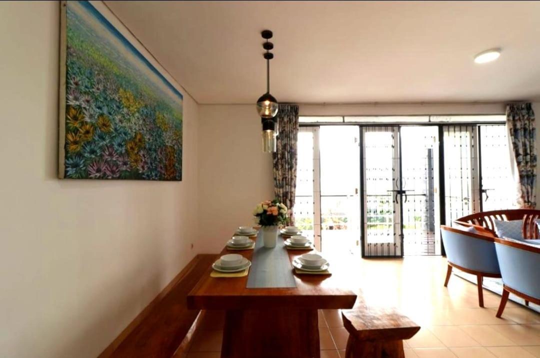 Villa Keluarga Syariah Resor Dago Pakar Bandung - View Bukit المظهر الخارجي الصورة